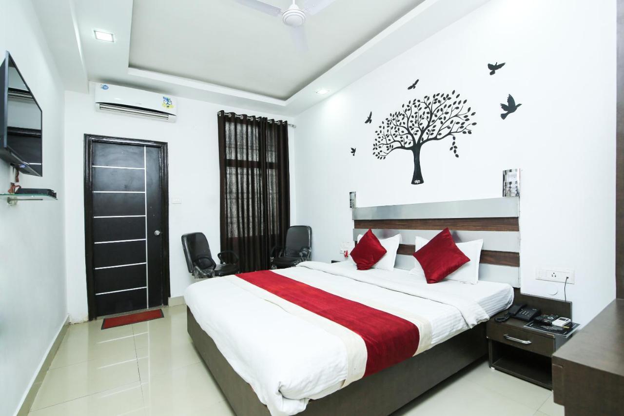 Oyo 3603 White Pearl Hotel Джабалпур Екстериор снимка