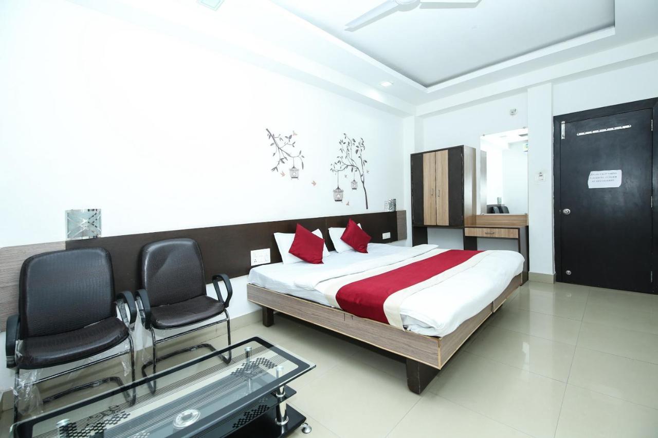 Oyo 3603 White Pearl Hotel Джабалпур Екстериор снимка