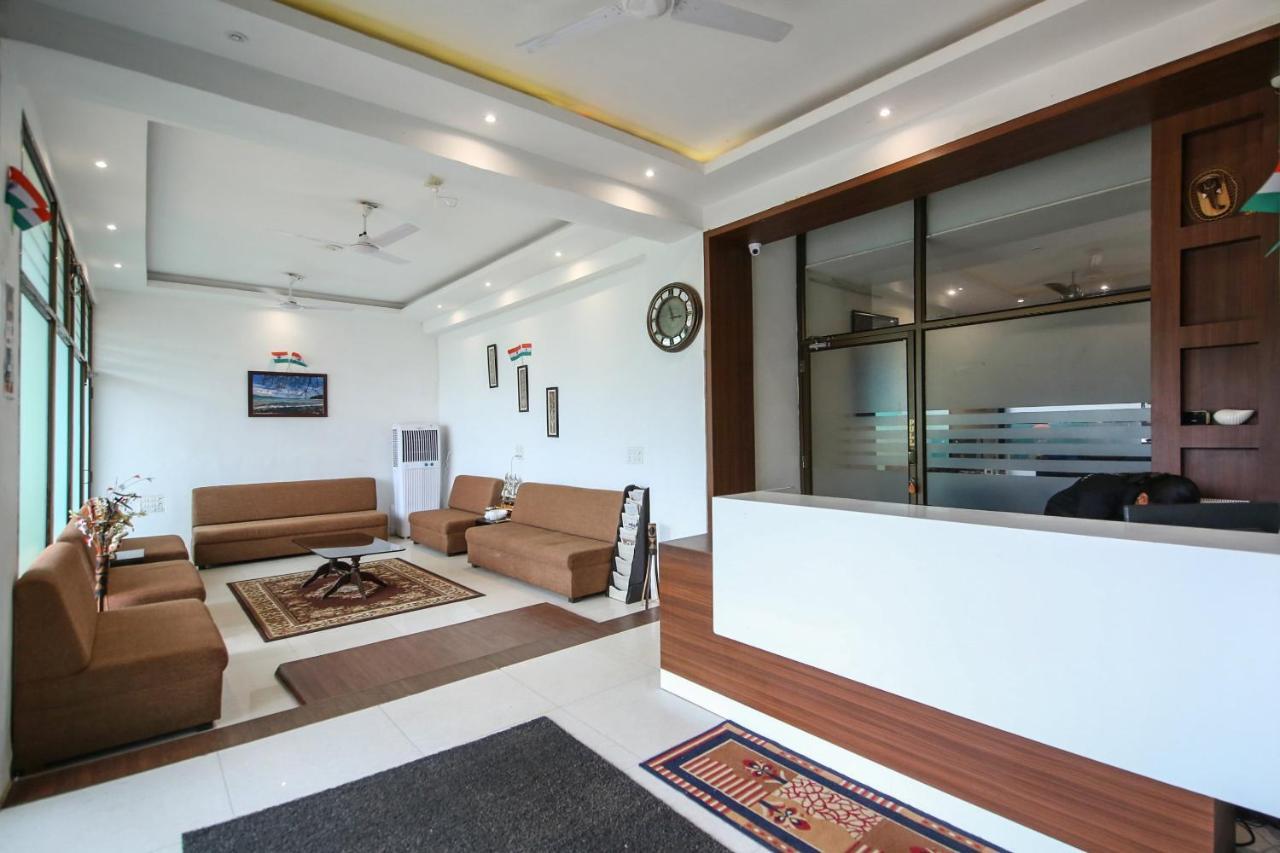 Oyo 3603 White Pearl Hotel Джабалпур Екстериор снимка